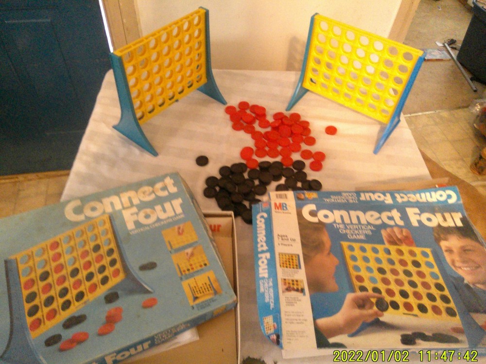 2 VINTAGE CONNECT FOUR GAMES EXTRA CHIPSS