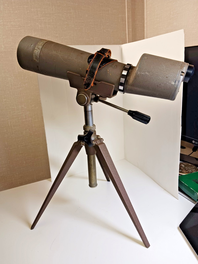 SWIFT SPOTTING SCOPE MODEL 821 with Eagle TRIPOD. Good functional condition! 60x