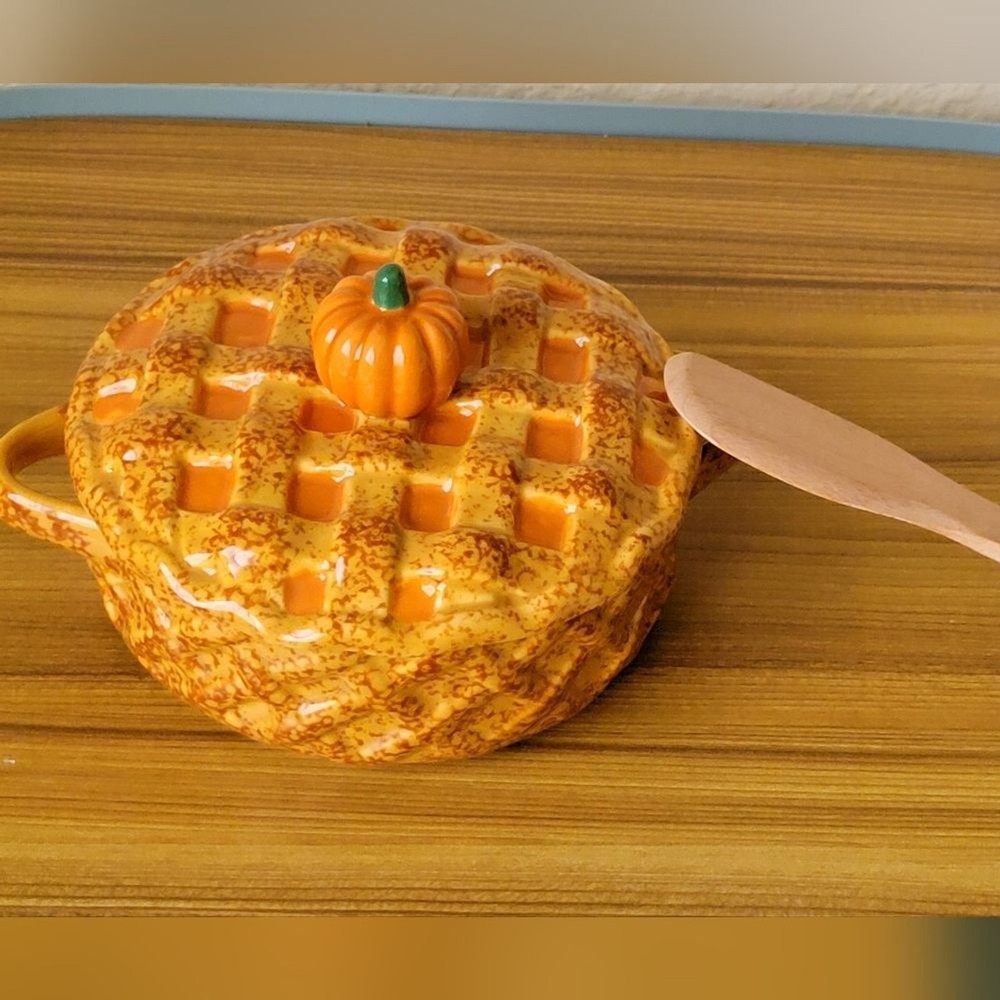 Wild Eye Designs Ceramic Pumpkin Pie Brie Baker Dish