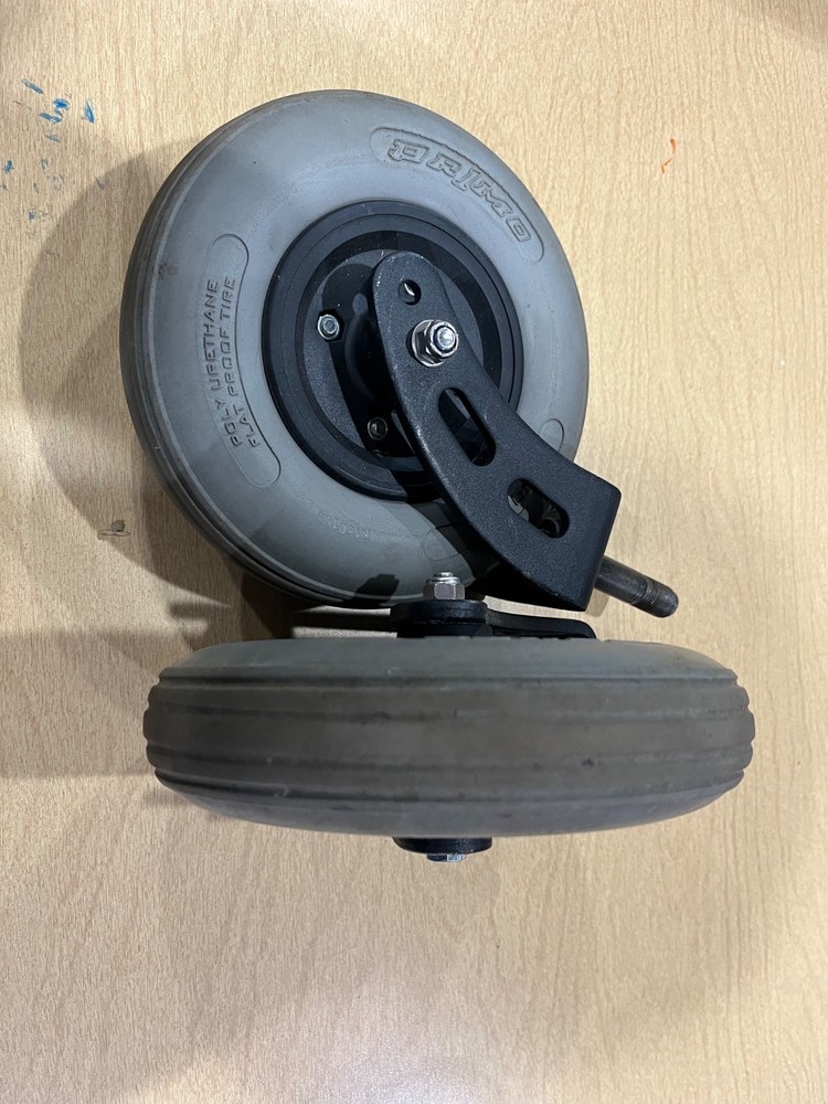 Hoveround MPV5 : Caster front wheels
