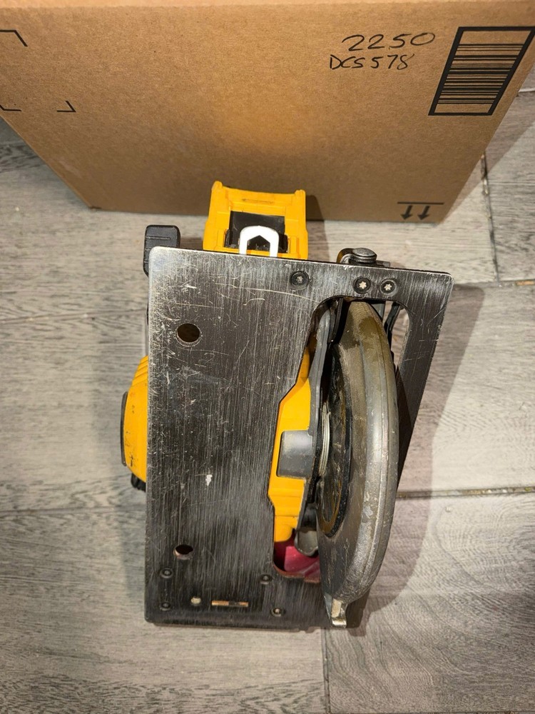 DEWALT DCS578 FLEXVOLT 60V Brushless 7-1/4in Circular Saw (Tool Only)