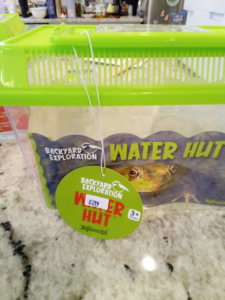 Toysmith Backyard Water Hut