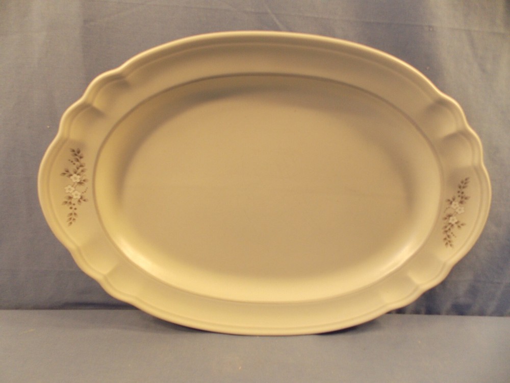 PFALTZGRAFF "Heirloom" Oval Platter 14"