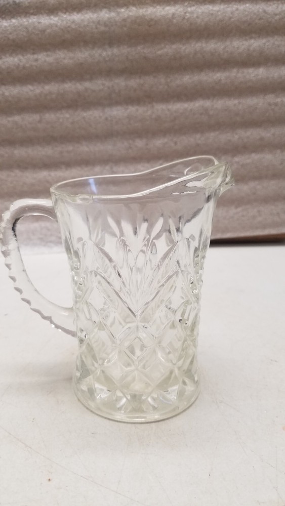 Diamond Design Ripped Clear Glass 2 Cup Pitcher (M)