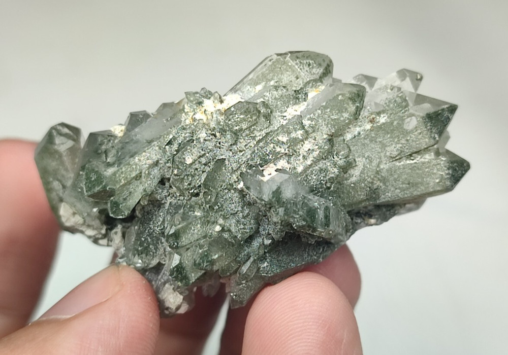 Chlorite Quartz Crystal Having Beautiful Growth-Pk
