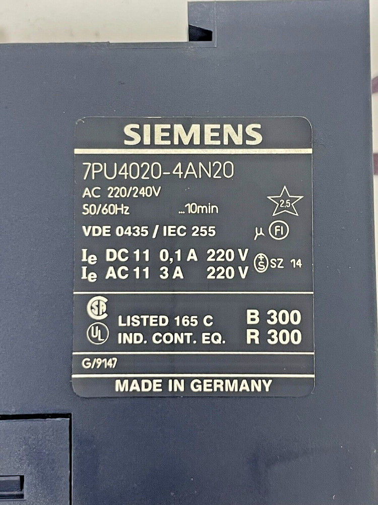 SIEMENS 7PU4020-4AN20 Time Relay