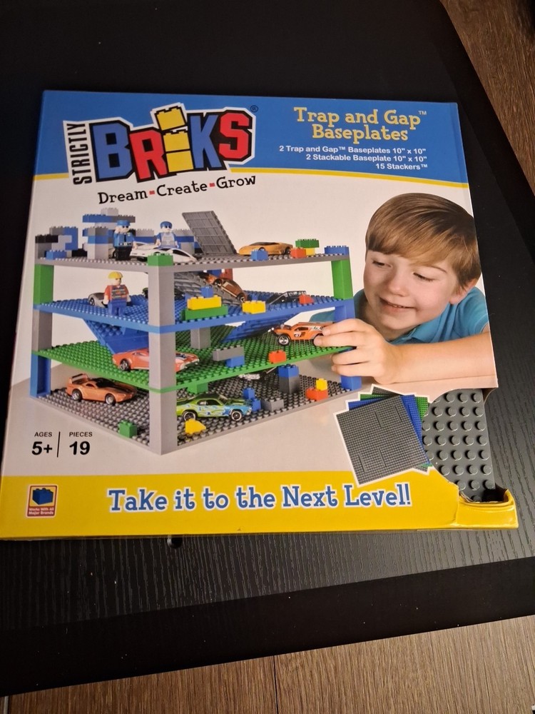 Trap & Gap Stackable Baseplates, 15 Stackers, 10x10 Inches