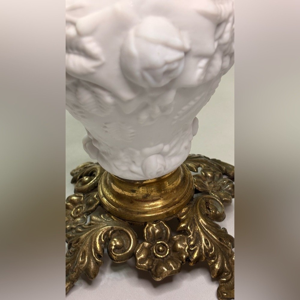 Fenton Puffy Rose Lamp