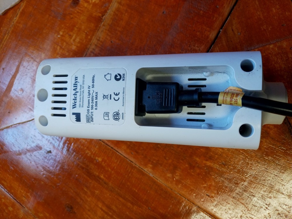 Welch Allyn Light Source IV for Model 48200 Lightpipe. Powers On.