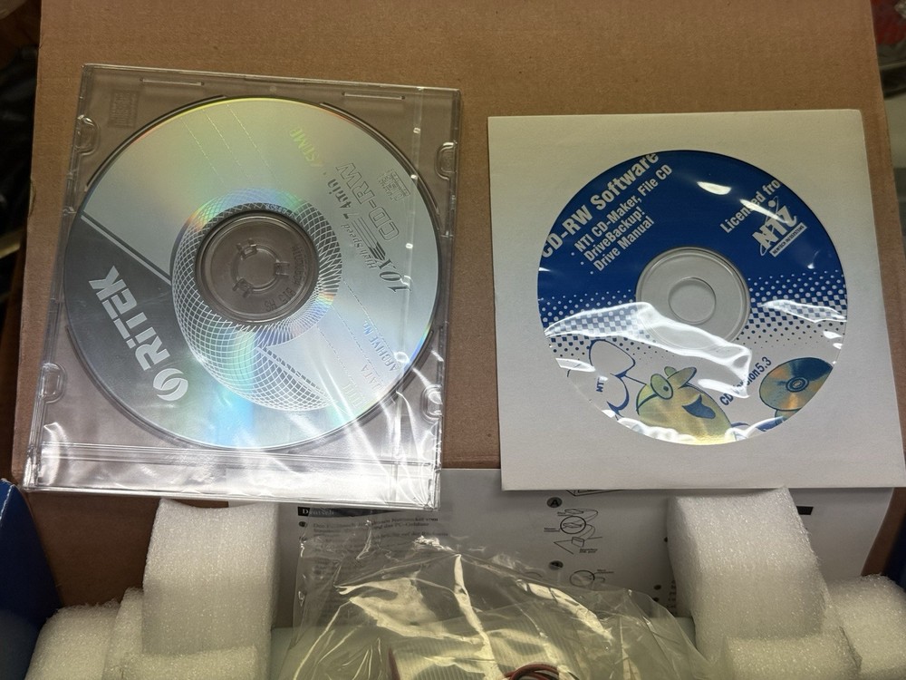Polaroid BurnMAX32 CD WRITER/REWRITER - NEW IN BOX