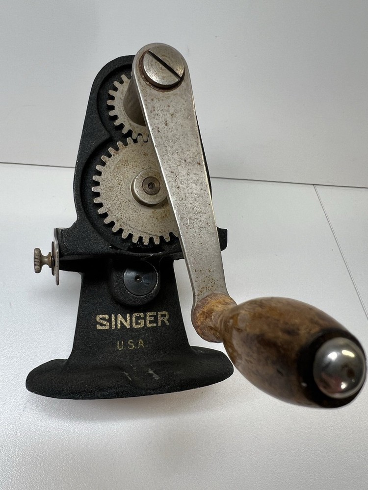 Singer Vintage Sewing Hand Crank Pinker Pinking Cast Iron Cutter Untested