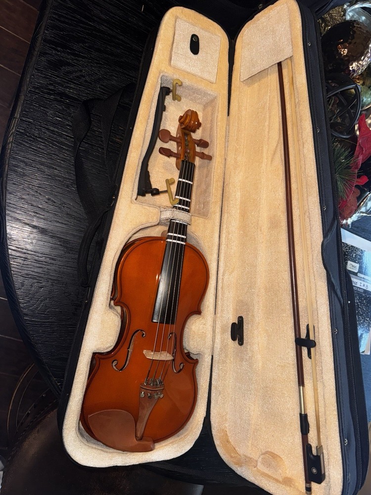 Full Size 4/4 Student Violin with Bow, Case & Shoulder Rest