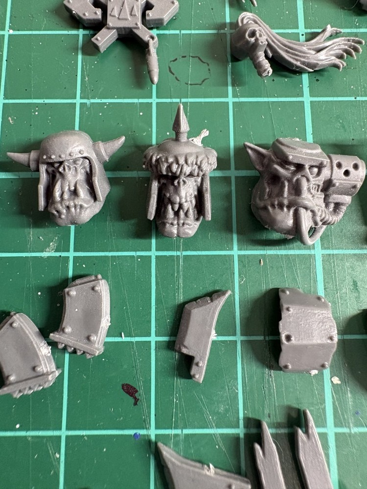 Warhammer 40K Orks Mega Bits Lot| Heads Weapons & Accessories Bundle | Kitbash