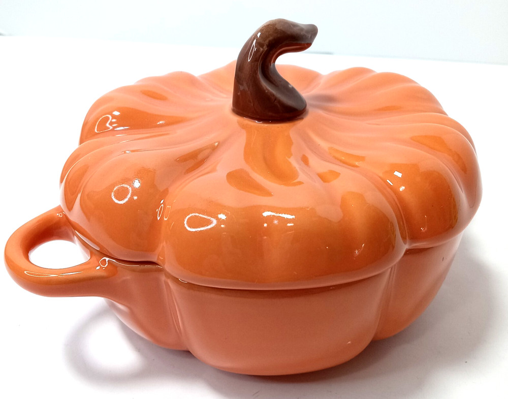 Small Pumpkin Shape Bakeware Lid and Handles
