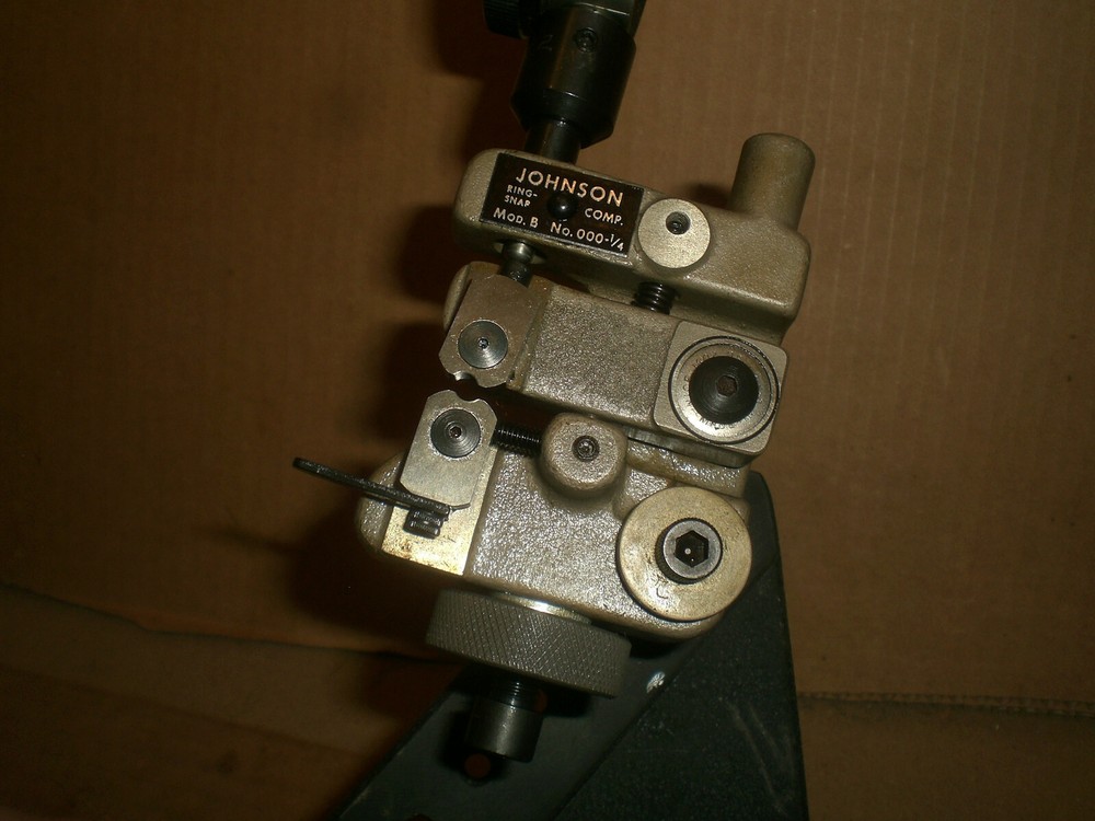 Johnson Tri Roll Thread Gage Comparator stand with indicator