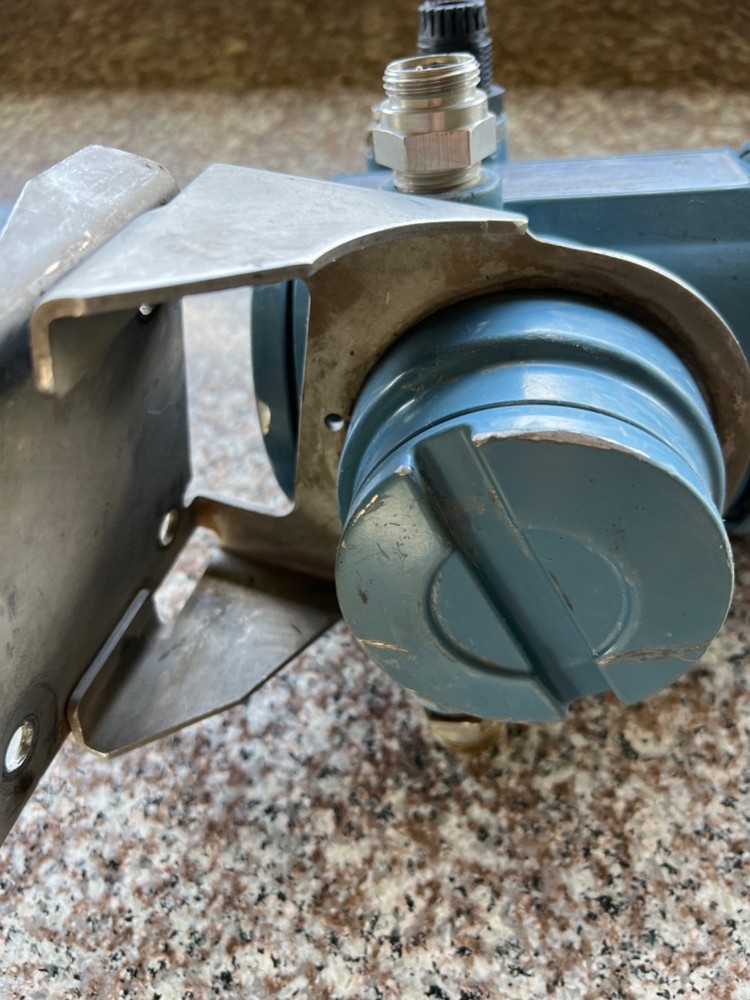 Micro Motion 1700R12ABAEZZZ Flow Transmitter 85-265v-ac