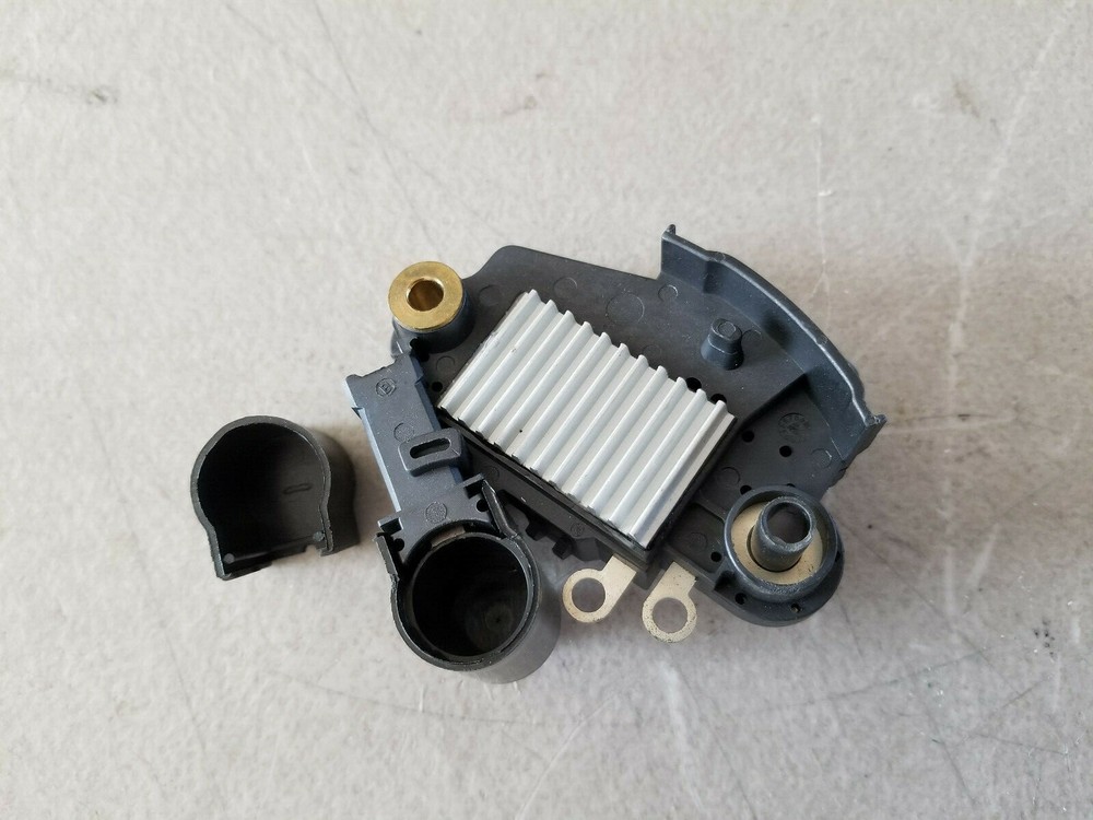 New Alternator Voltage Regulator 2542222B, M518