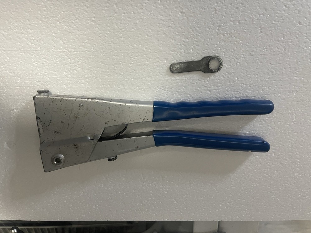 Surebonder 8700 Rivet & Pop Rivet Tools & Multiple Different Rivet Sizes In Case