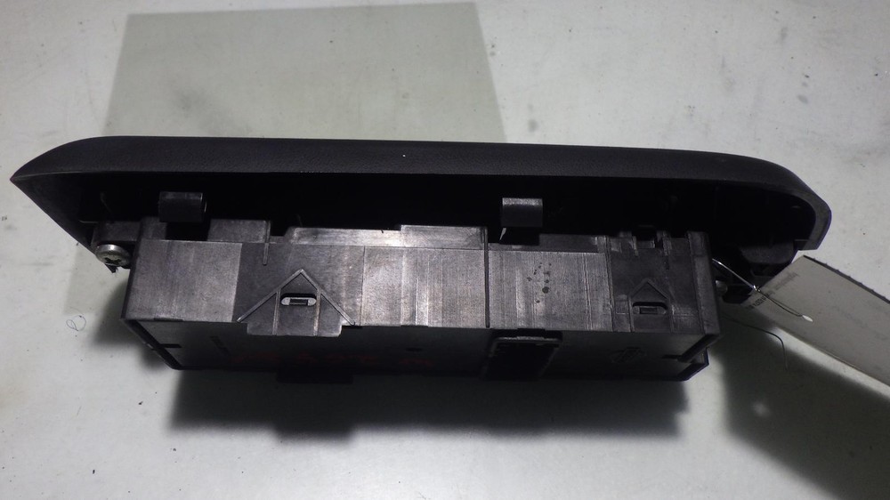 03 INFINITI G35 Front Door Switch