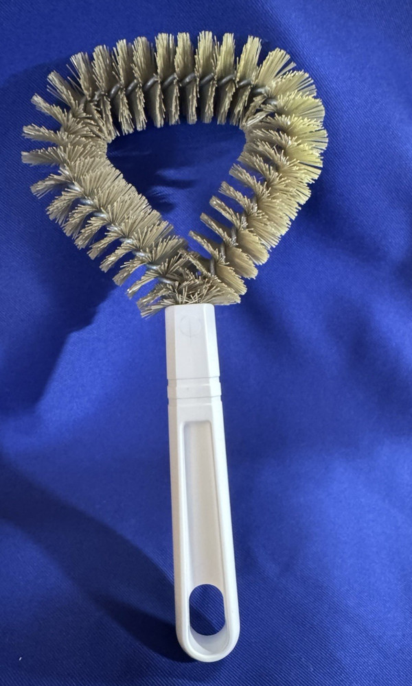 Stanley Home Products Unique Triangular Clothes Dryer Screen Brush