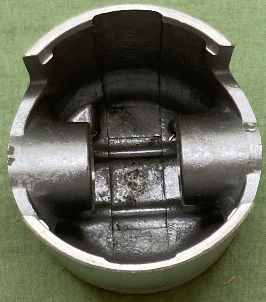 NEW GENUINE YAMAHA 251-11635-00 PISTON