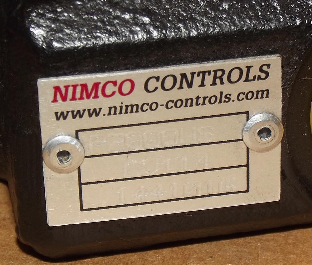 NIMCO CONTROLS 4 SPOOL CONTROL VALVE P2000US CV114 with Handles