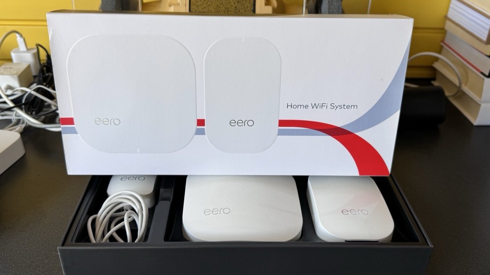 Amazon eero Pro mesh WiFi system - 1 Beacon+ eero 4 mesh wifi extender