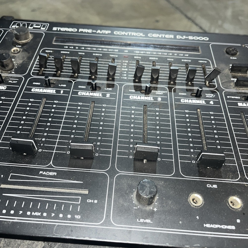 MPI STEREO PRE-AMP CONTROL CENTER DJ-5000