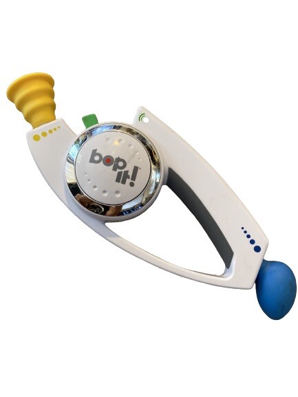 Bop It! Talking Handheld Electronic Reflex Game 2008 Hasbro TESTED WORKS EUC