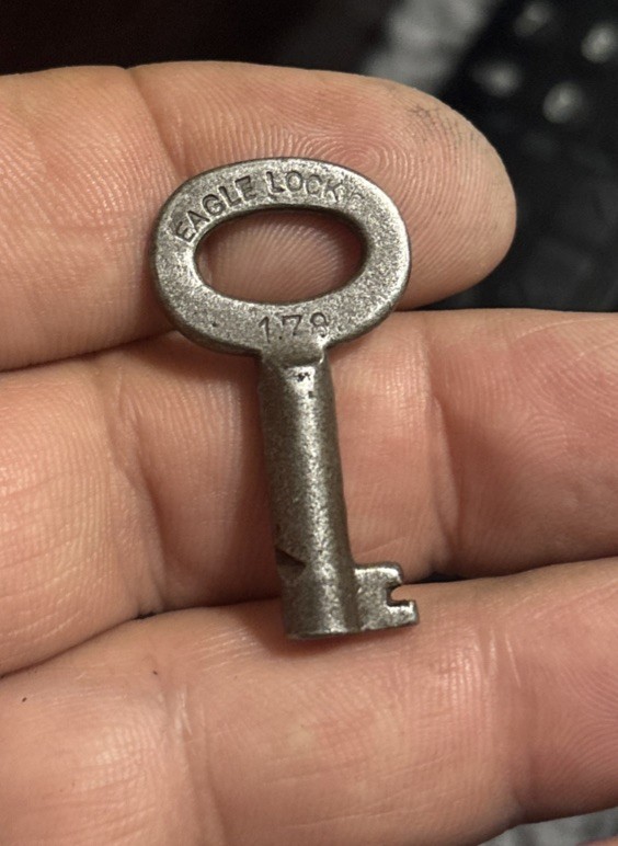 Original Antique Steamer Trunk Eagle Lock Key  # 178
