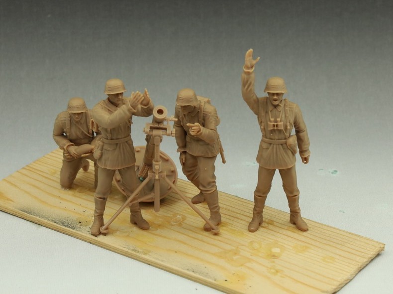 1/16/35/72 Germany 12 cm Granatwerfer 42 crew"Unpainted model
