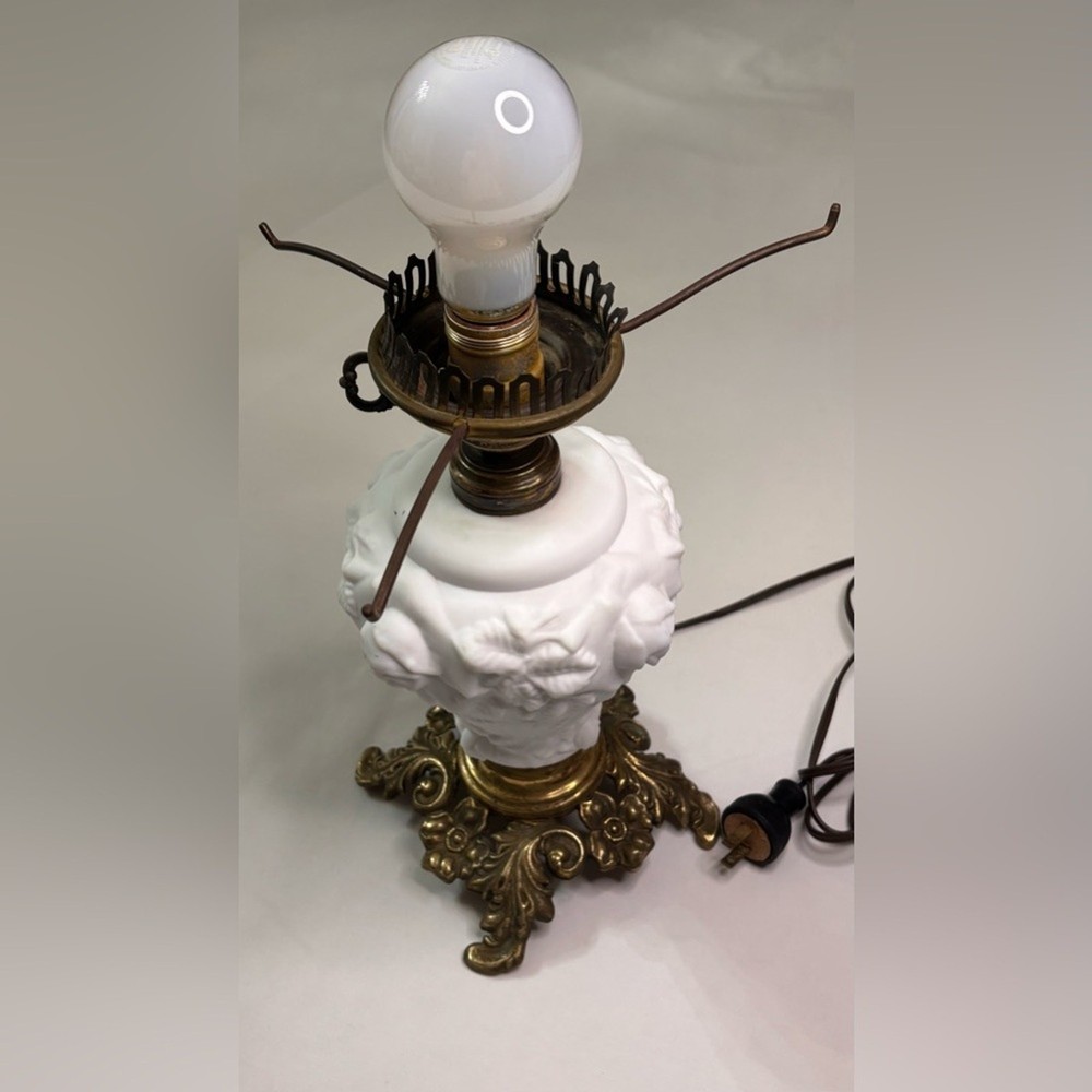 Fenton  Puffy Rose Lamp