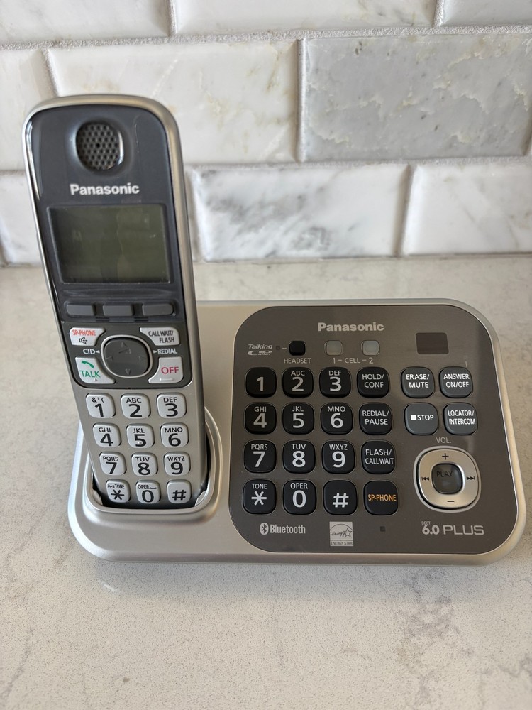 Panasonic Cordless Phone System Answering Machine 5 Handsets Silver