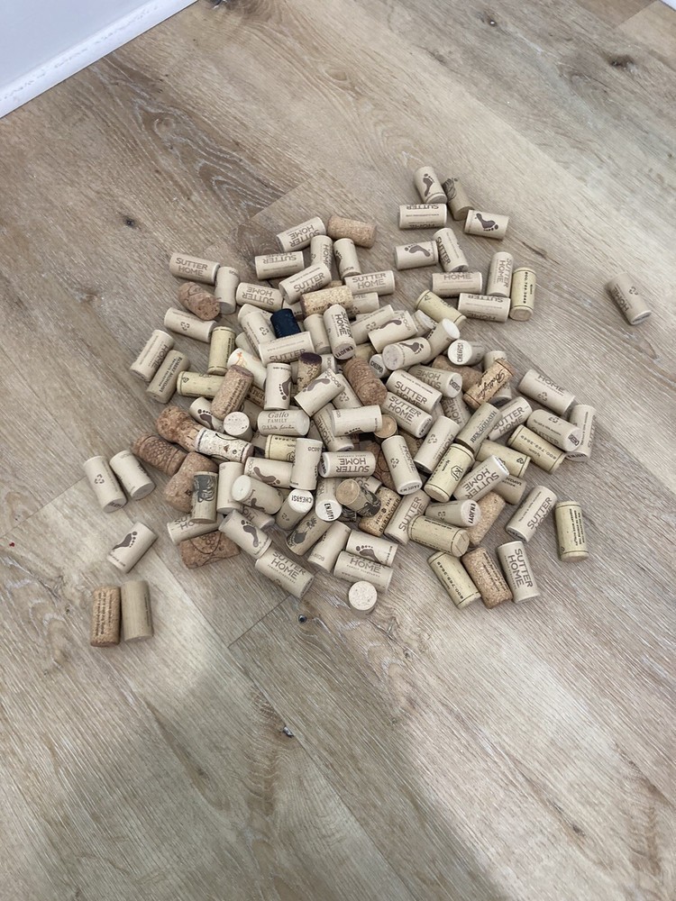 wine corks used Over 100 in quantity