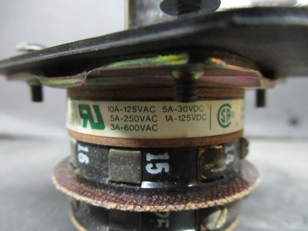 ELECTROSWITCH SERIES 31 CONTROL SWITCH 3104C 3-PHASE 125-600 VAC 10-3 AMP