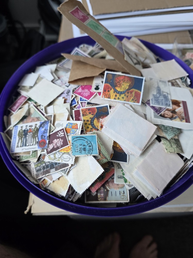 Tub Mixed GB & Commonwealth Stamps,