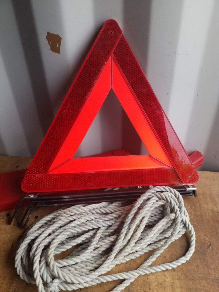 Car Warning Triangle Emergency Breakdown Reflective Foldable Sign Tow Rope
