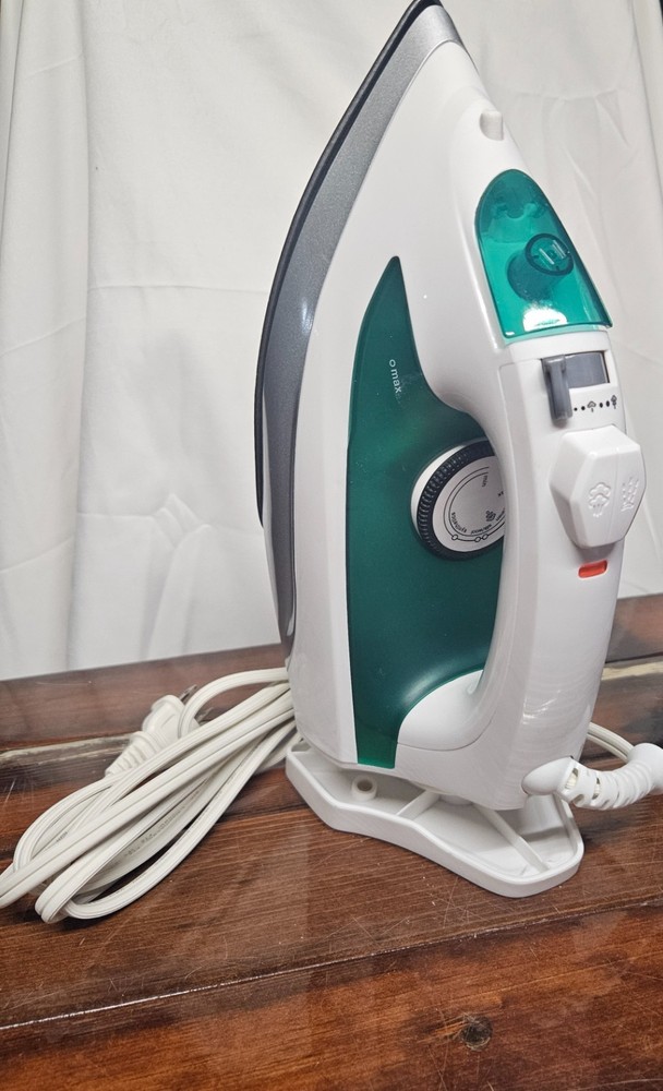 Main Stays Iron with cordwrap new in box