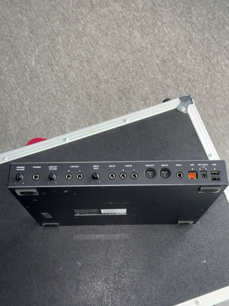 Native Instruments MASCHINE+ Sampler & Sequencer 16 Pads Touchscreen MIDI USB