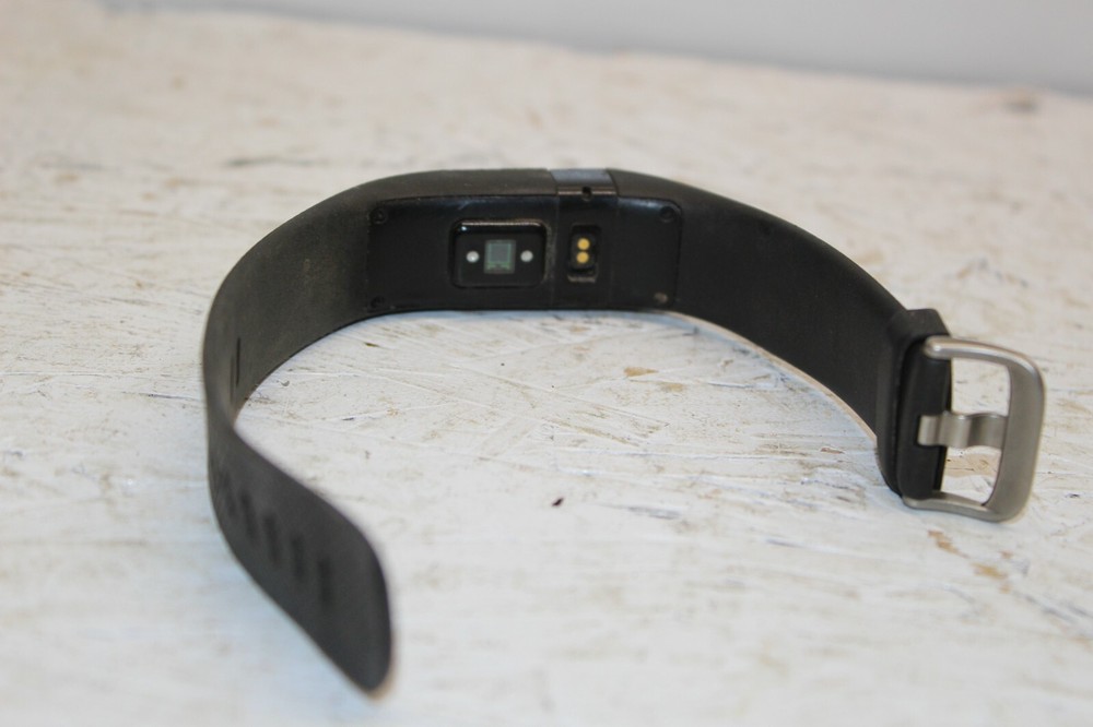 Fitbit Charge HR Wireless Activity Tracker Wristband MSIP-CRM-XRA-FB405 - Black