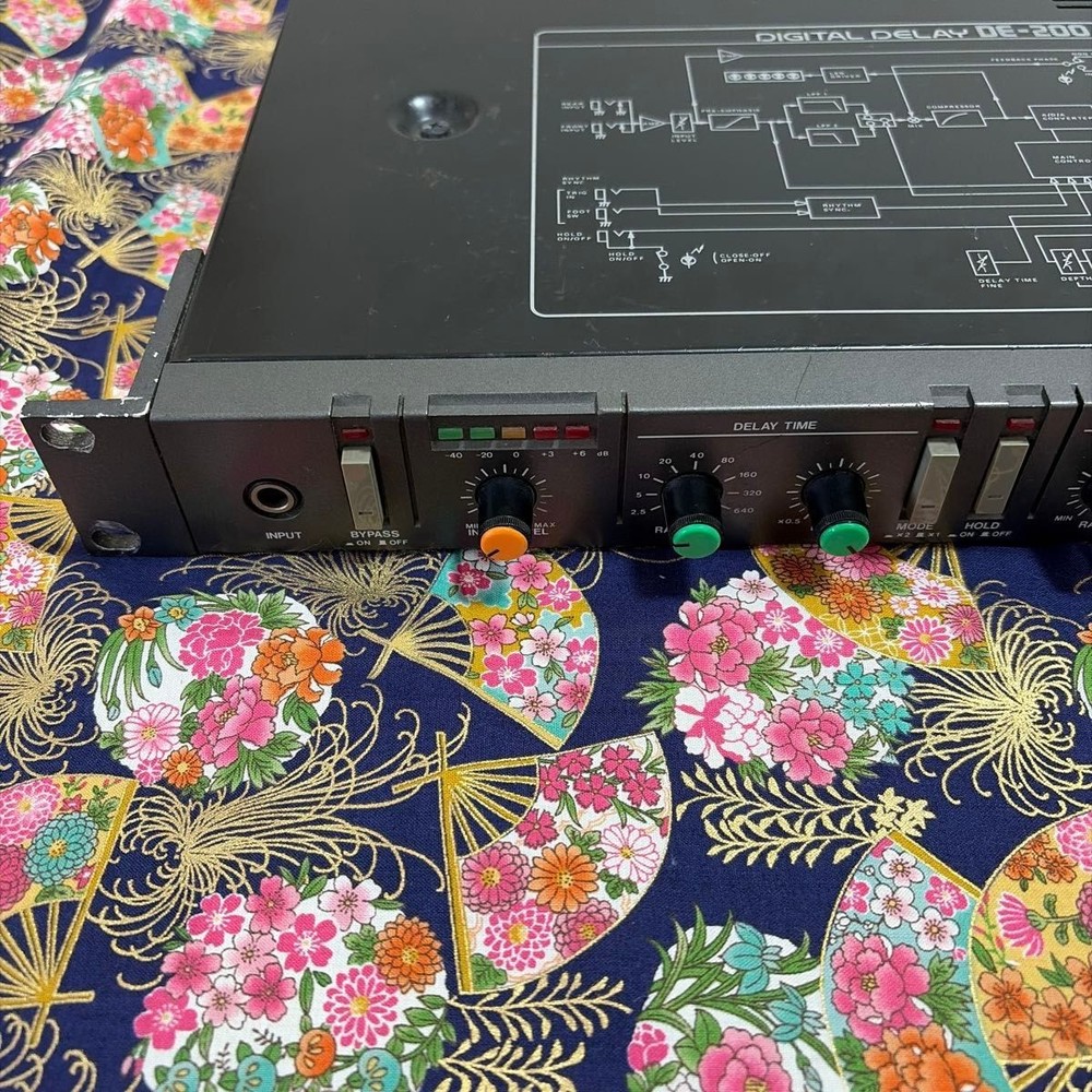 BOSS DE-200 Digital Delay effecter shipped from Japan