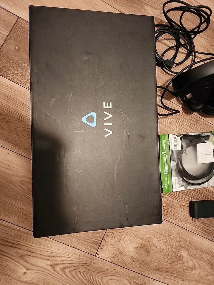 HTC Vive Cosmos Elite VR Headset Full Bundle