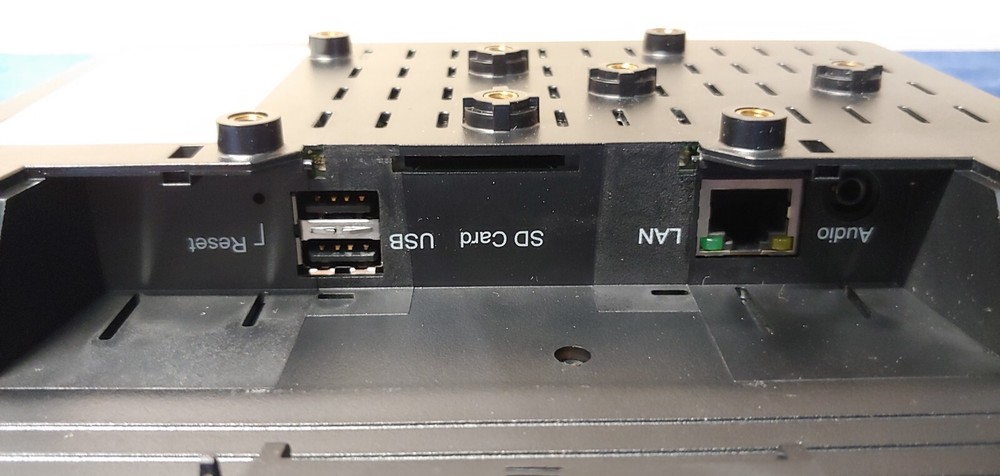 Digital Signboard XDS-1068 Touchscreen