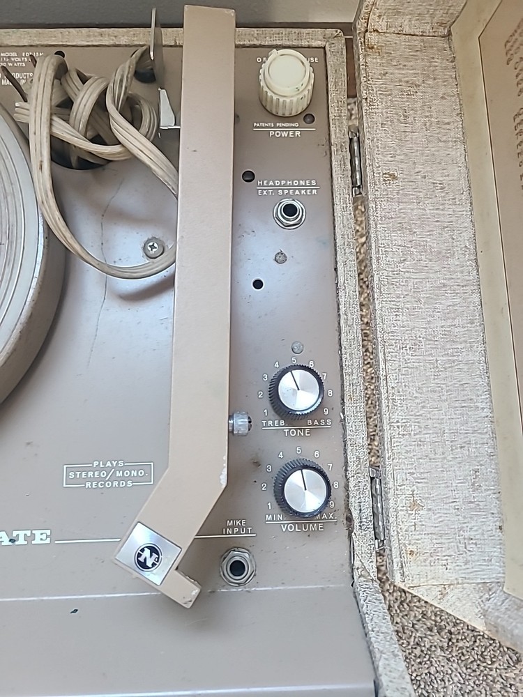 Newcomb Solid State Portable Suitcase Record Player EDT-15M