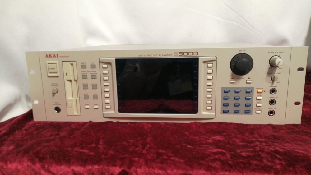 AKAI S5000 Professional MIDI Stereo Digital Sampler