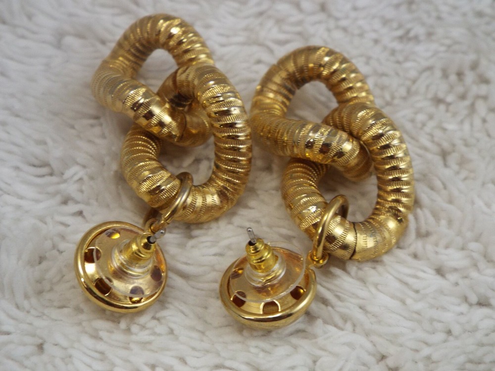Goldtone Chain Pierced Earrings (D47)