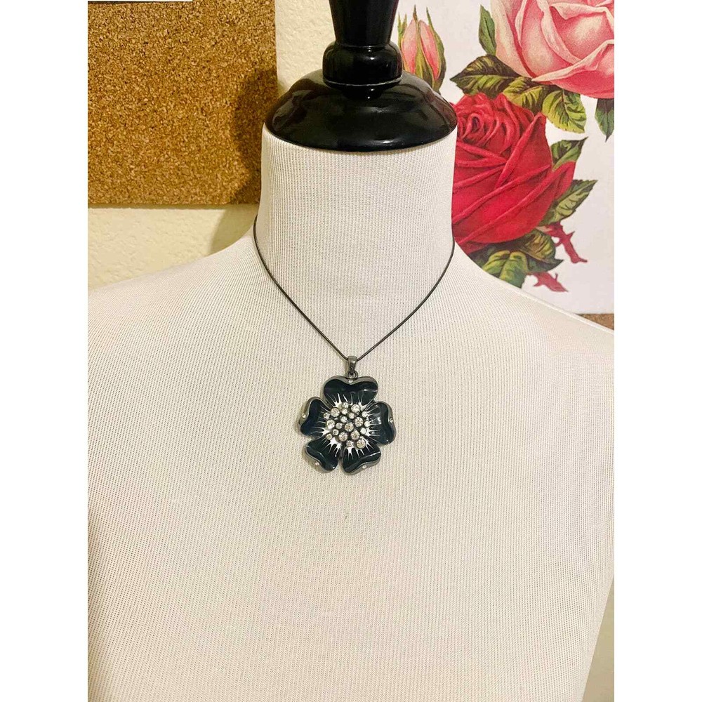 Flower Pendant Necklace