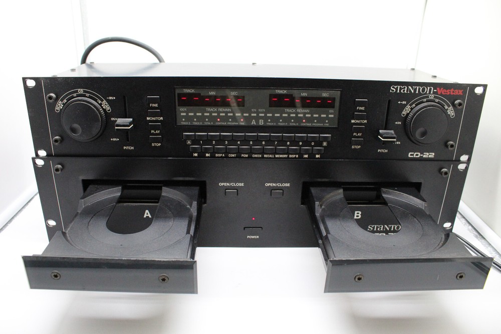 STANTON-VESTAX CD22 DUAL CD PLAYERS RACK MOUNT,