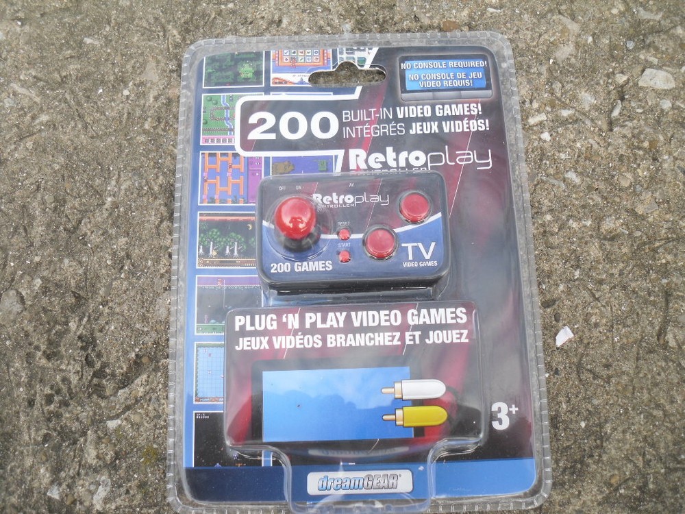 dreamGear Retroplay TV Game Controller Plug & Play 200 Game Arcade System
