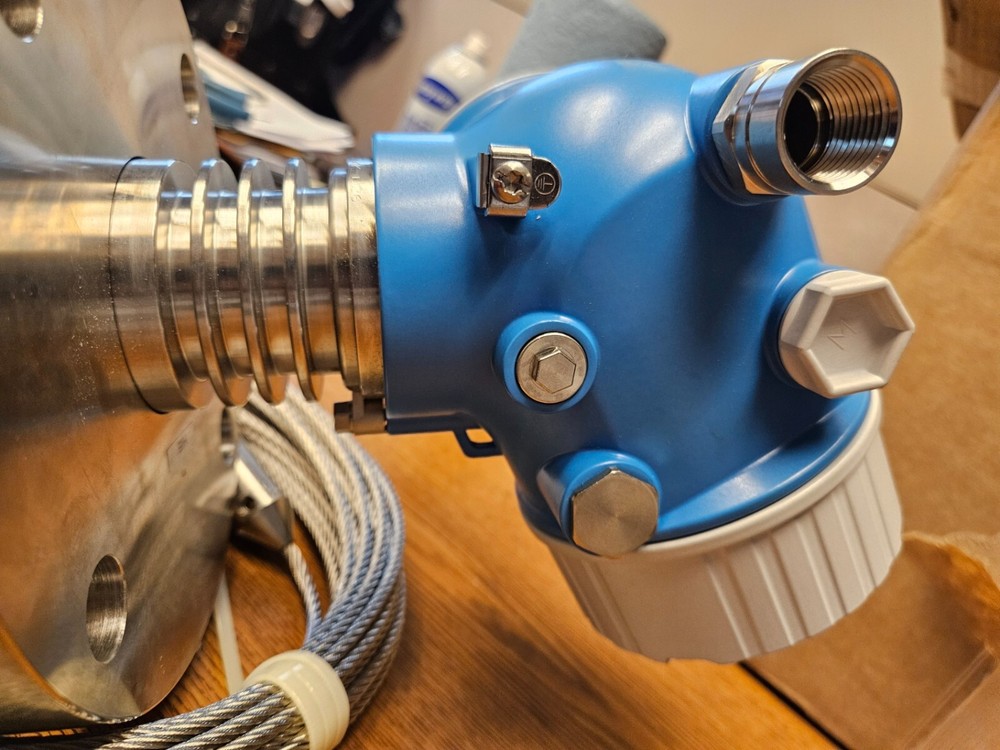 Endress + Hauser Levelflex FMP51 Guided Wave Radar Level Transmitter w/ Sun SHD